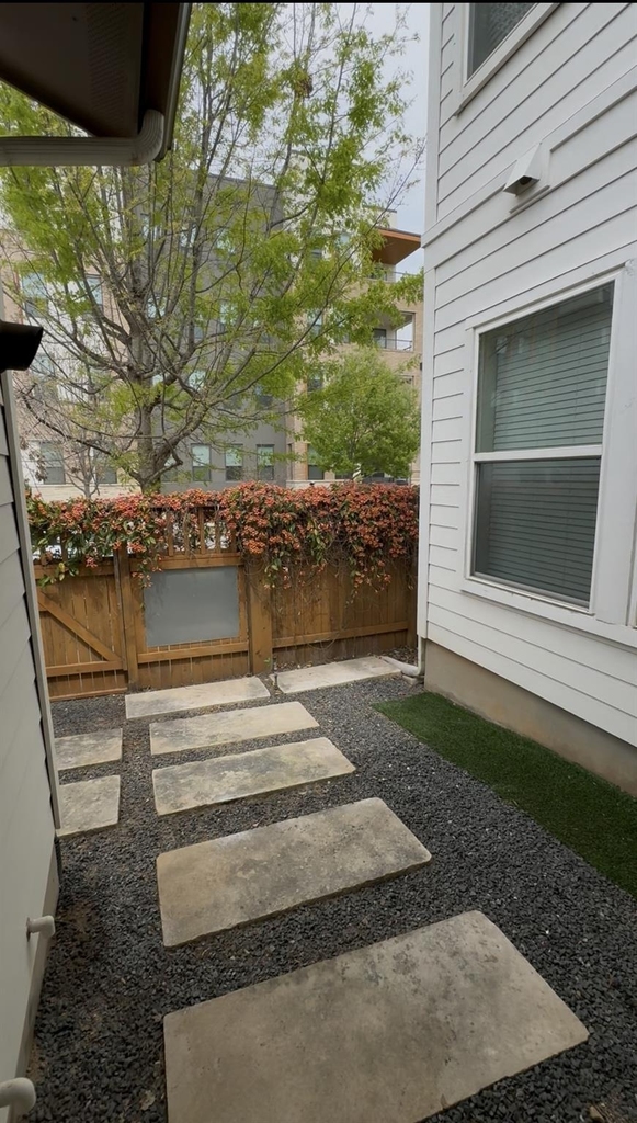 4726 Page St - Photo 14