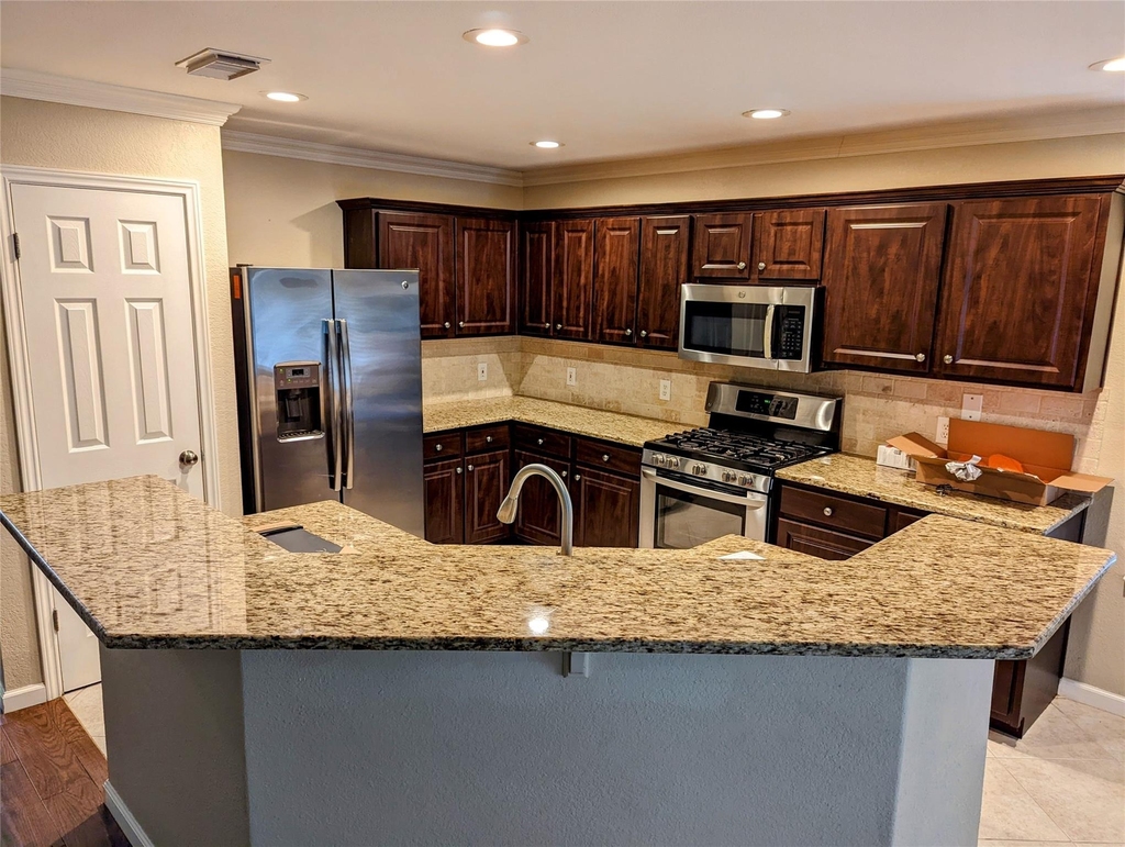 8007 Forbsdale Dr W - Photo 3