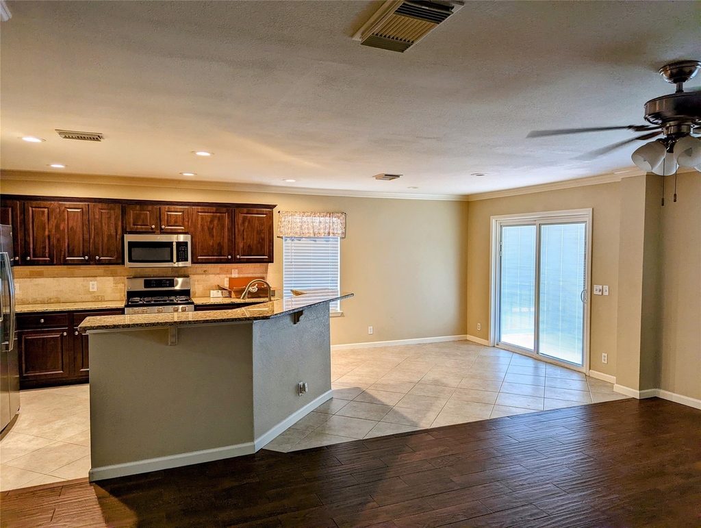8007 Forbsdale Dr W - Photo 6