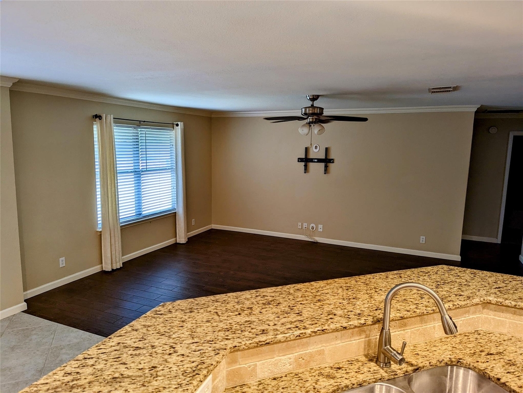 8007 Forbsdale Dr W - Photo 4
