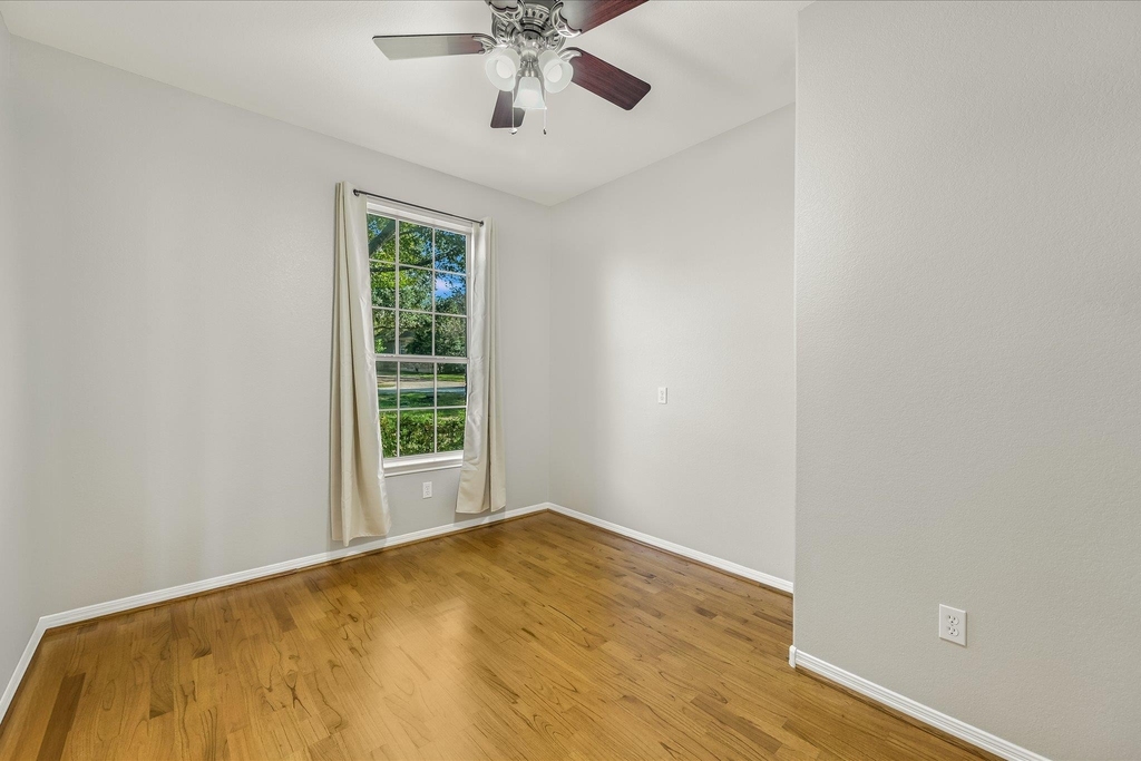 10802 Hastings Ln - Photo 11