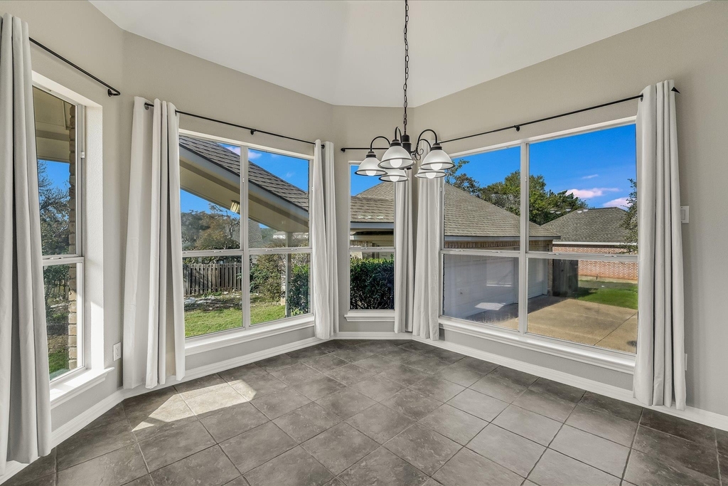 10802 Hastings Ln - Photo 5