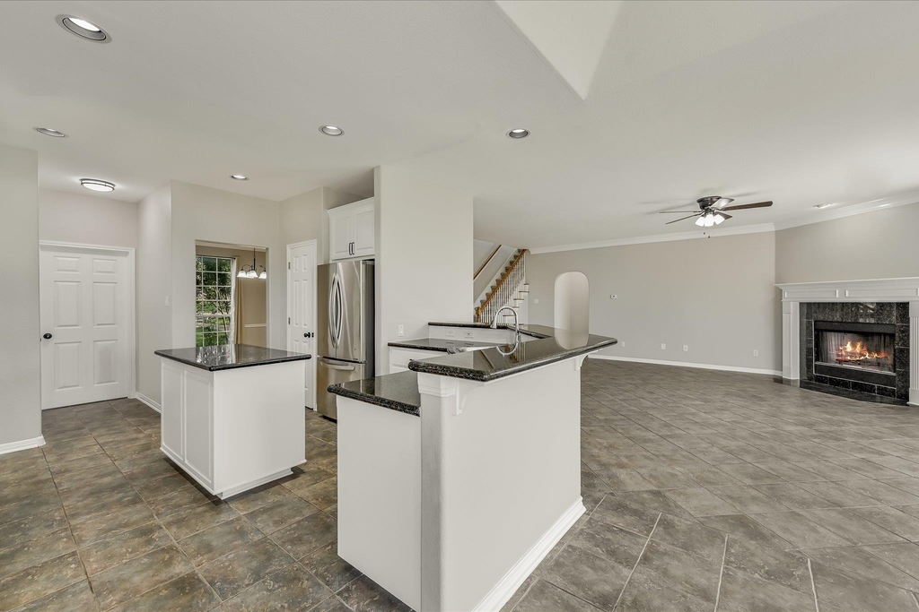 10802 Hastings Ln - Photo 6