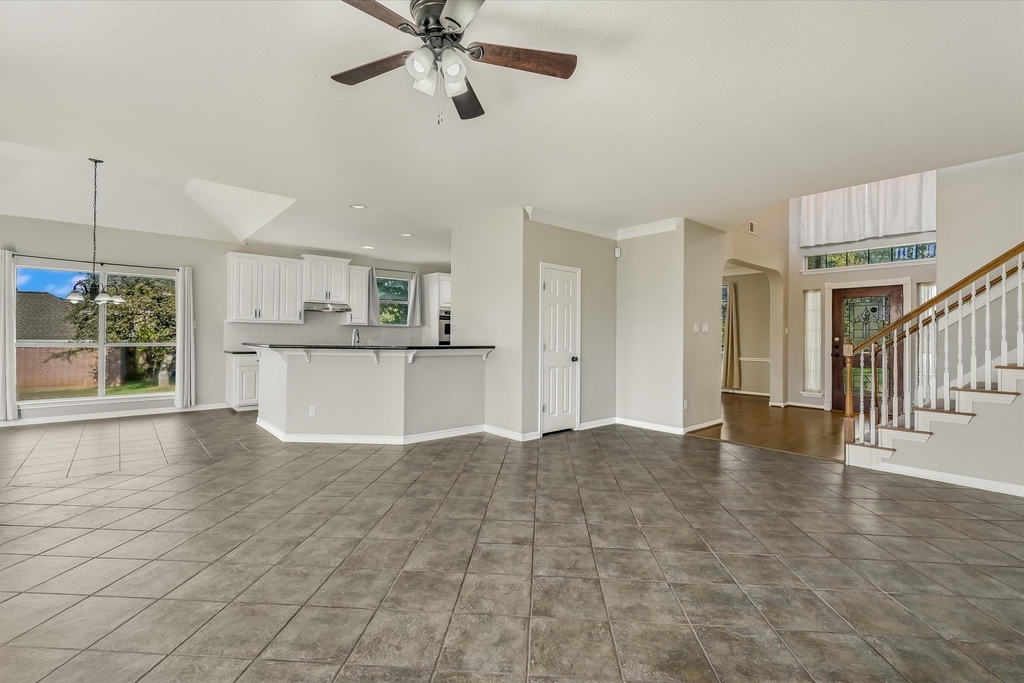 10802 Hastings Ln - Photo 3