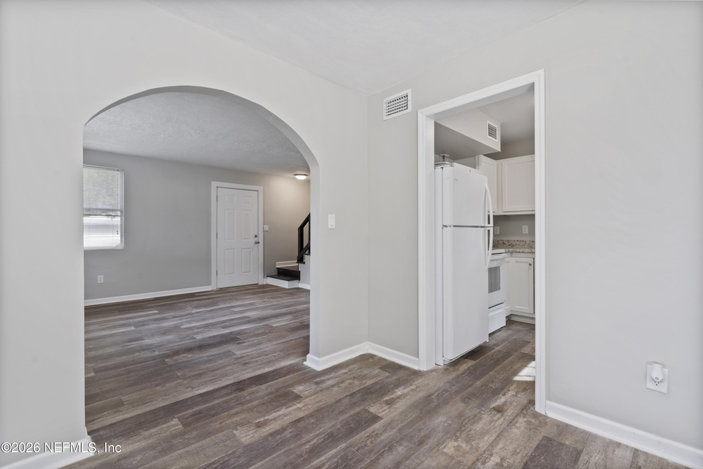 1002 Day Avenue - Photo 11