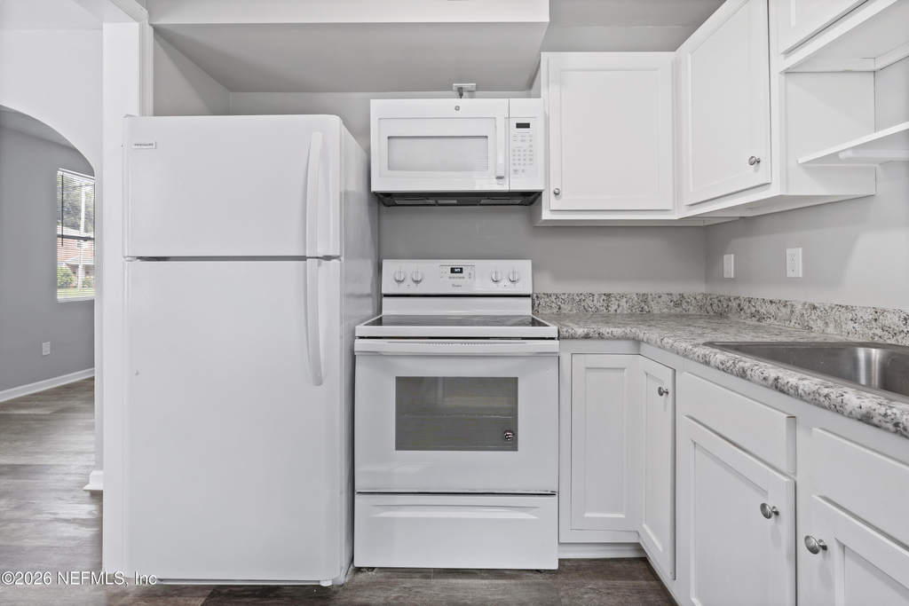 1002 Day Avenue - Photo 15