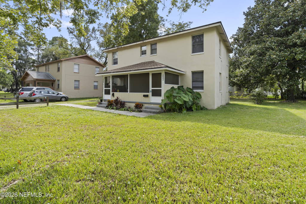 1002 Day Avenue - Photo 0