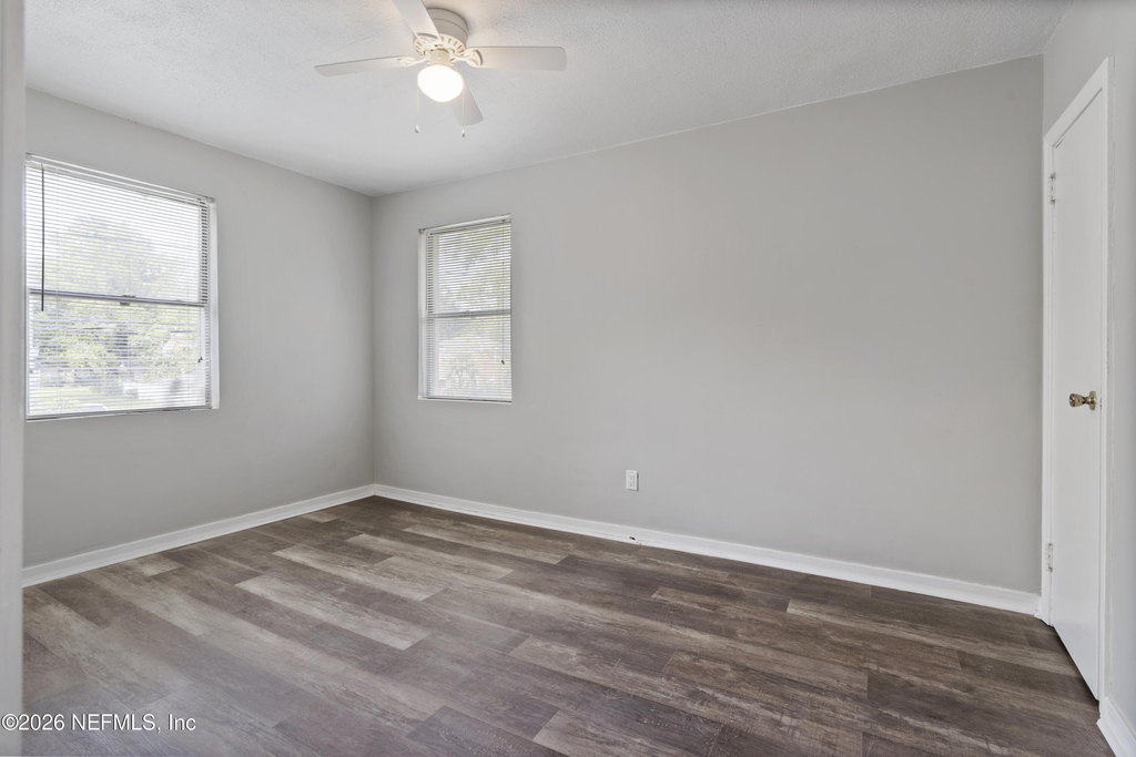 1002 Day Avenue - Photo 8