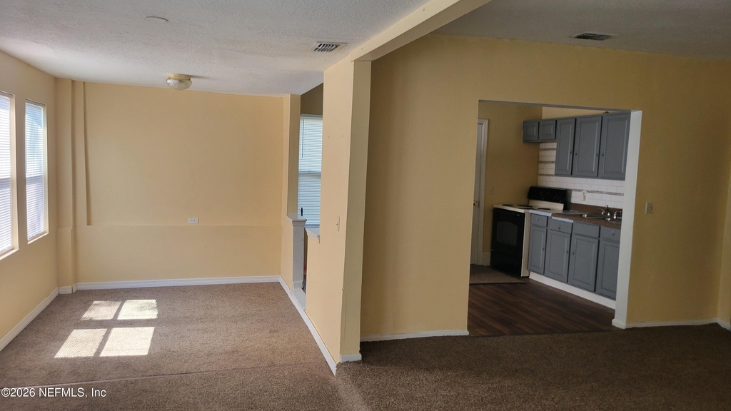 2810 Venus Street - Photo 3