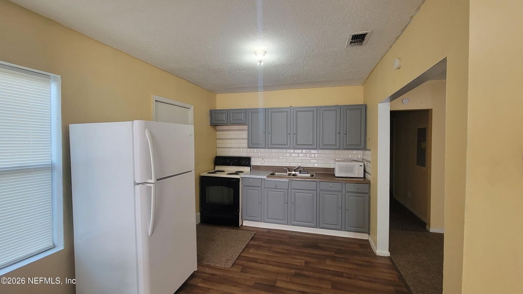 2810 Venus Street - Photo 4