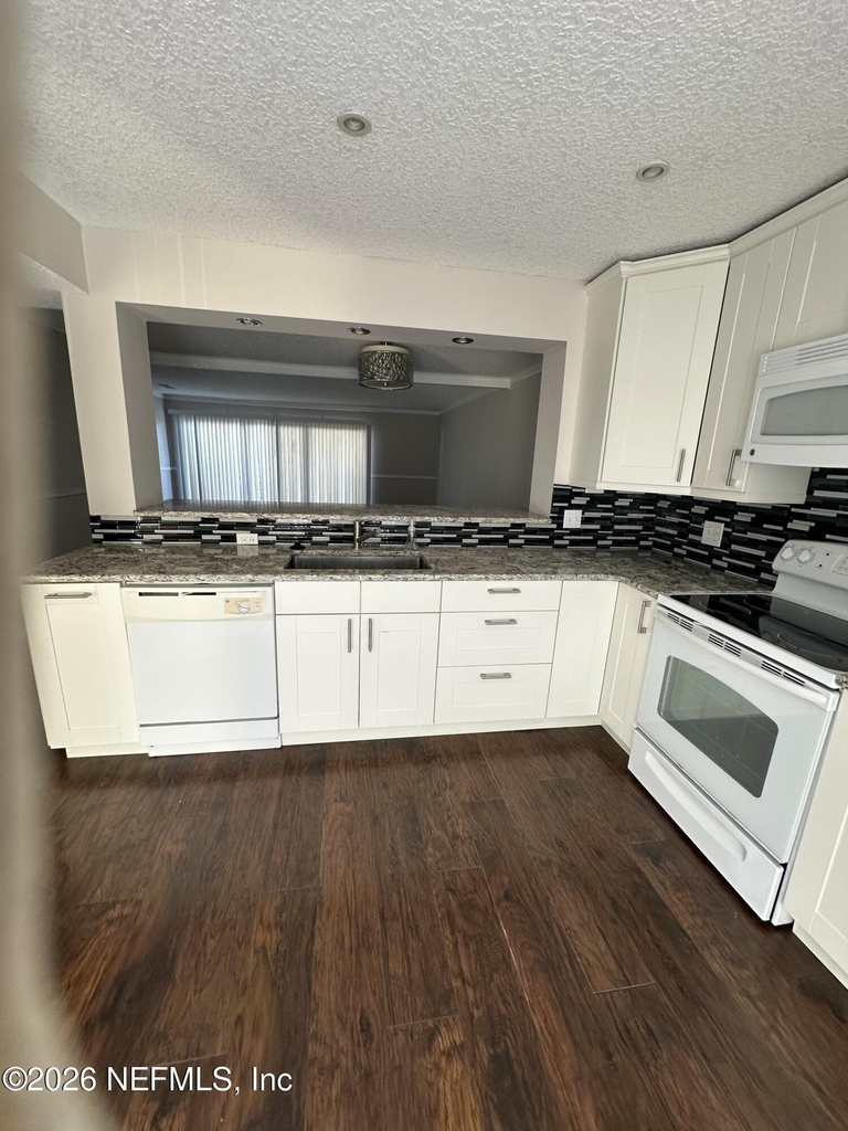 7867 Bahia Vista Court - Photo 16
