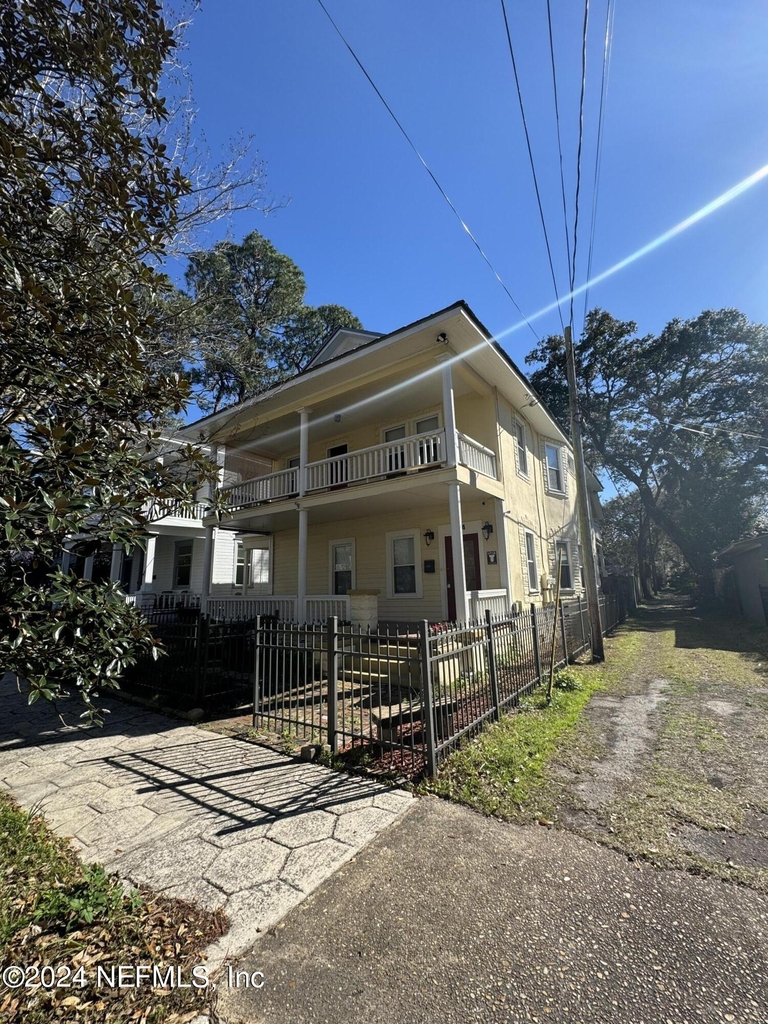 424 E 6th Street - Photo 18