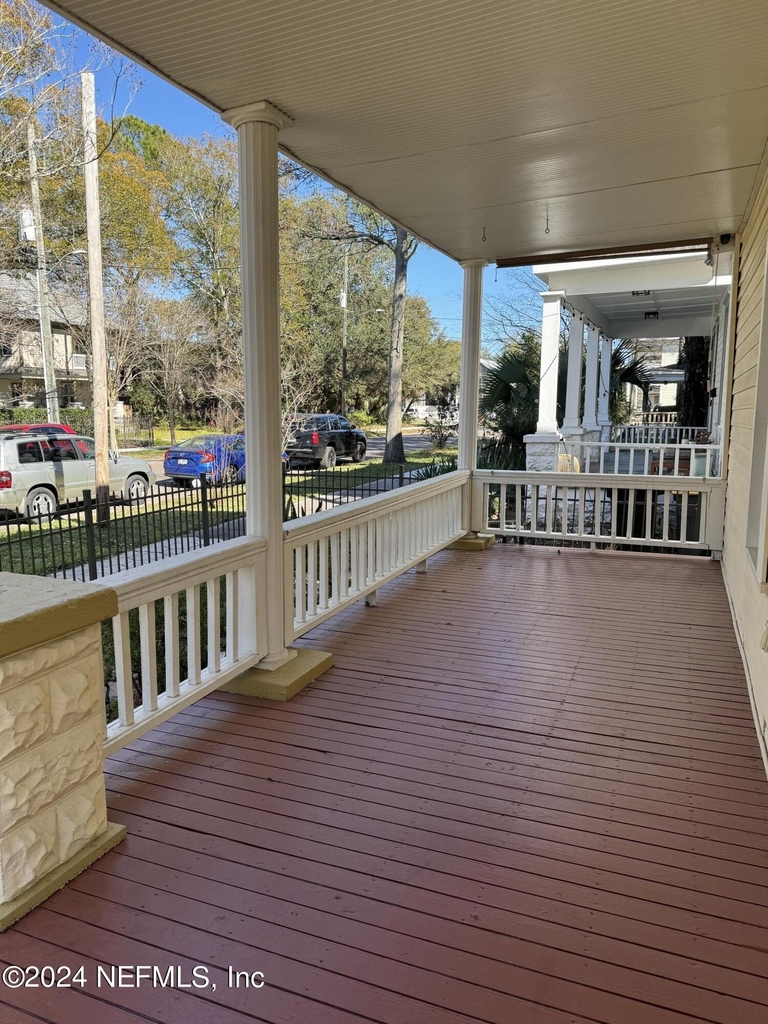424 E 6th Street - Photo 17