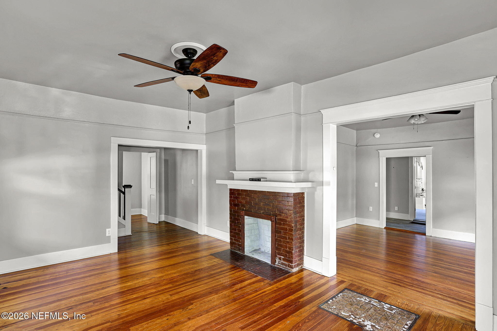 424 E 6th Street - Photo 3
