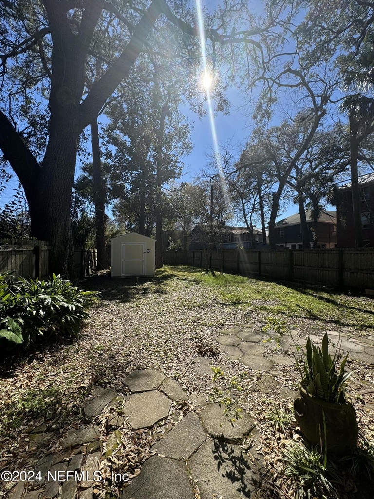 424 E 6th Street - Photo 15