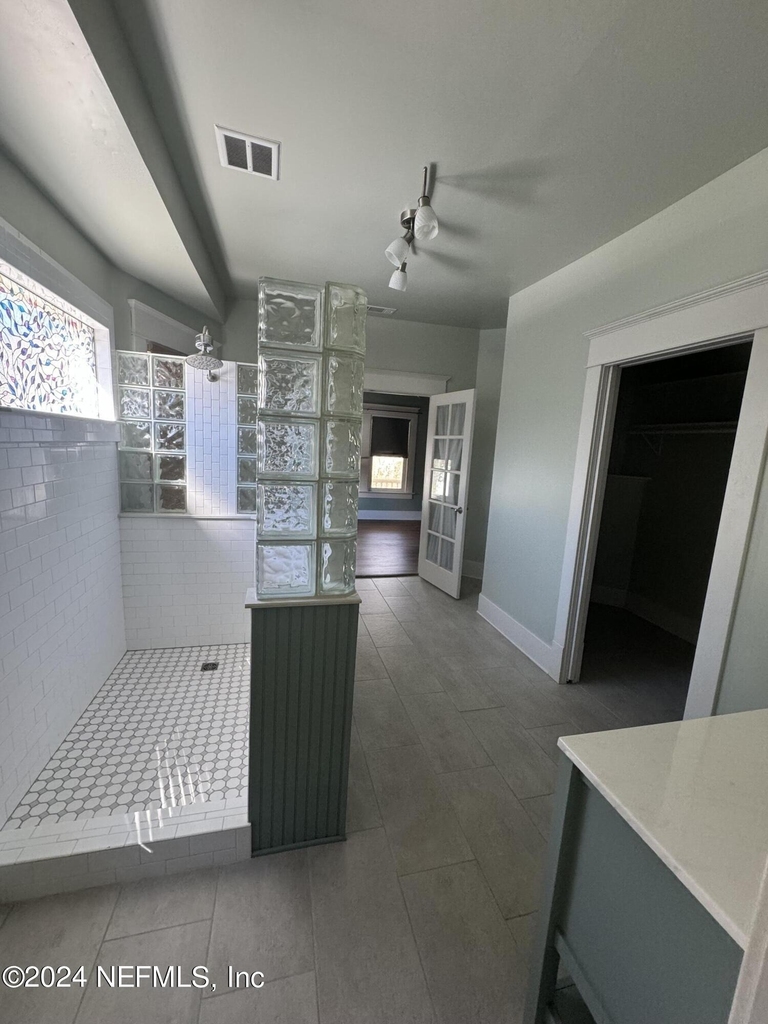 424 E 6th Street - Photo 12
