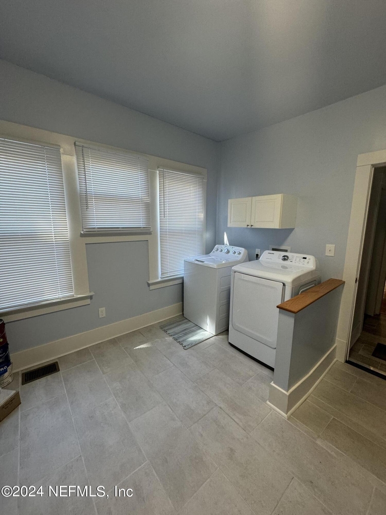 424 E 6th Street - Photo 4