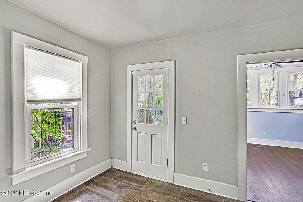 424 E 6th Street - Photo 13