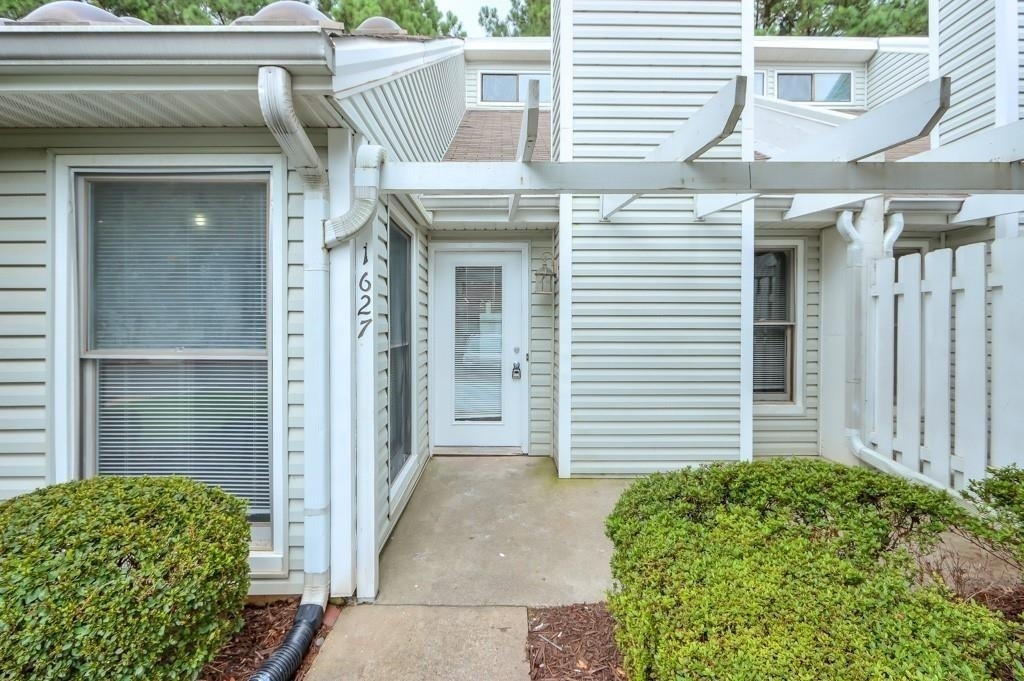 1627 Homestead Trail - Photo 0