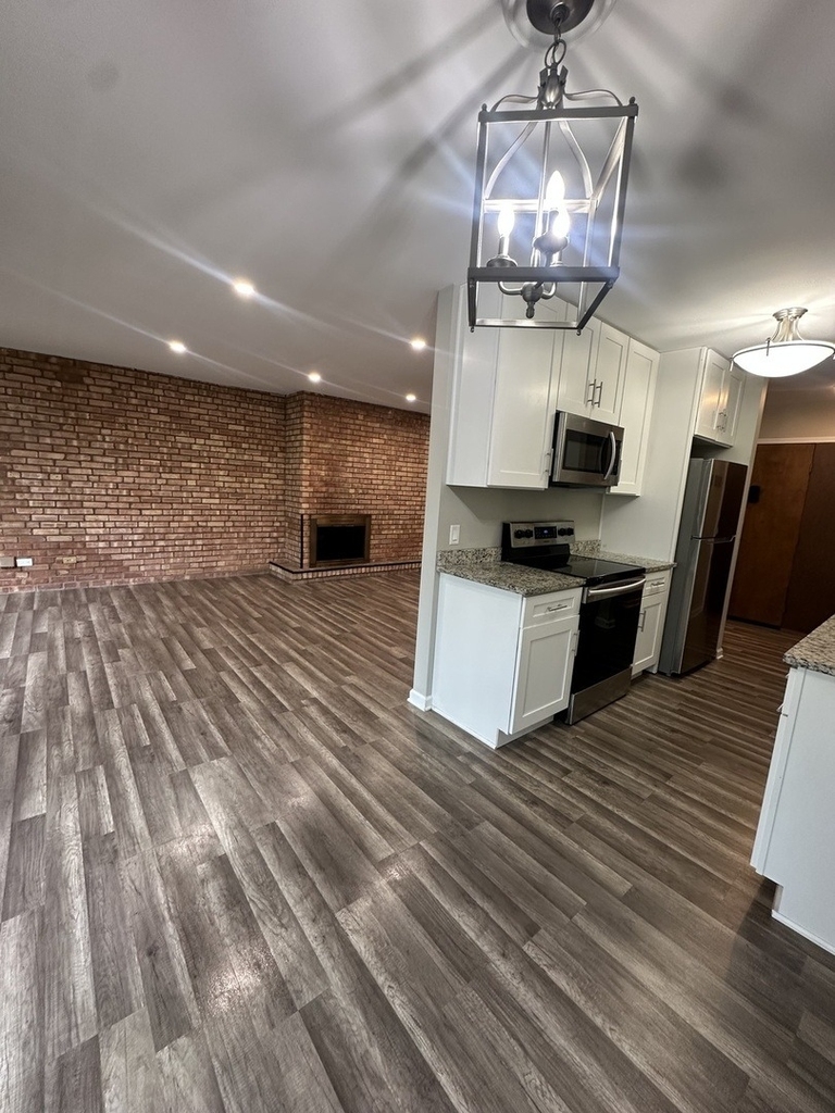 5500 Hillcrest Lane - Photo 2