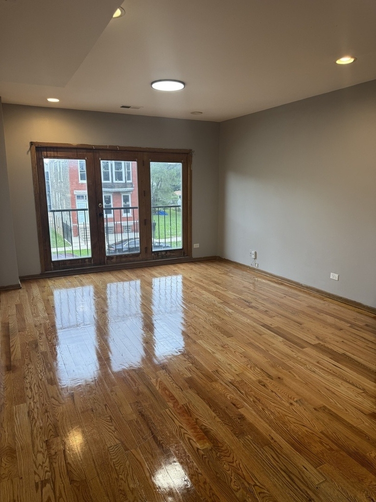 1114 S Albany Avenue - Photo 2
