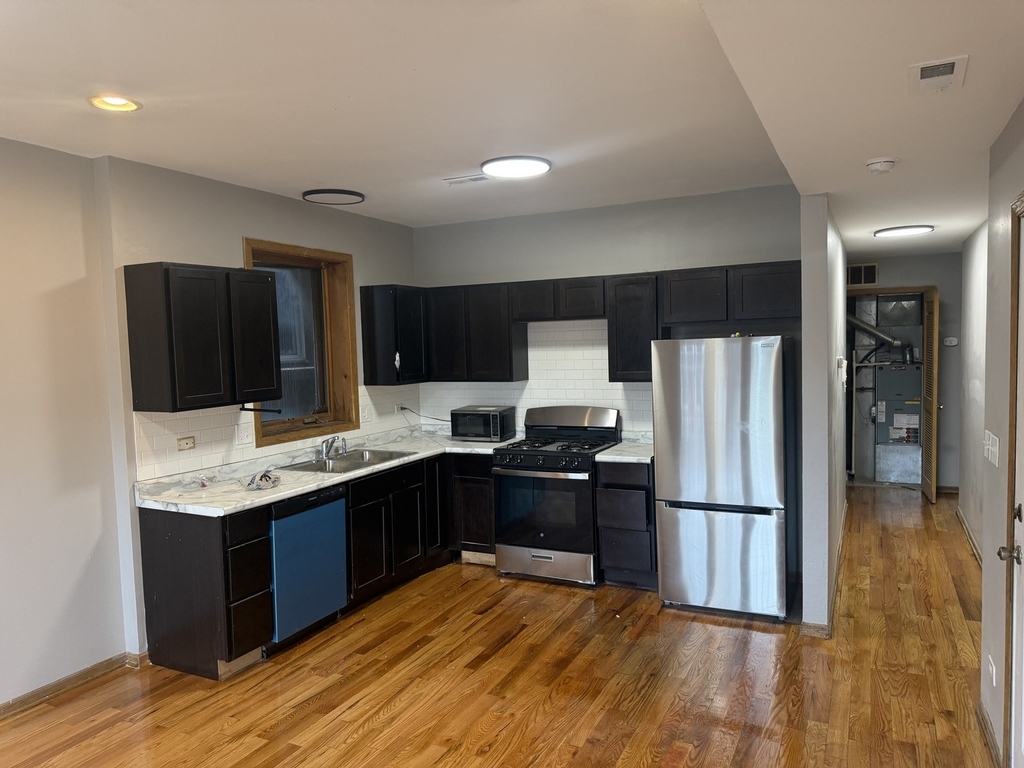 1114 S Albany Avenue - Photo 1