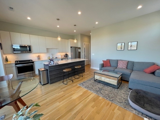 4555 N Ravenswood Avenue - Photo 3