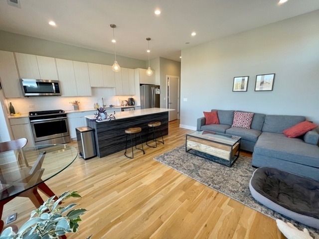 4555 N Ravenswood Avenue - Photo 2