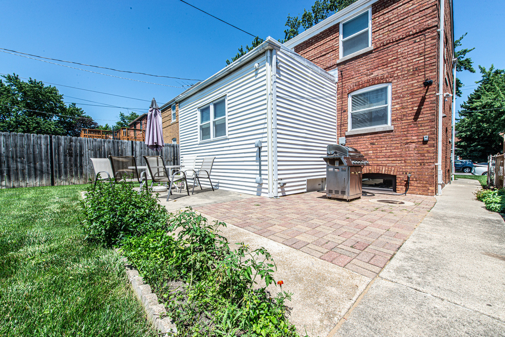 6611 W Foster Avenue - Photo 35
