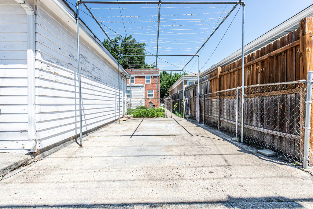 6611 W Foster Avenue - Photo 38