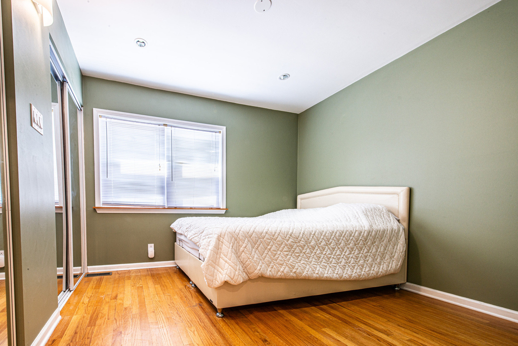 6611 W Foster Avenue - Photo 9