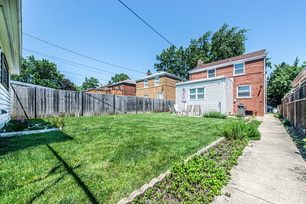 6611 W Foster Avenue - Photo 36