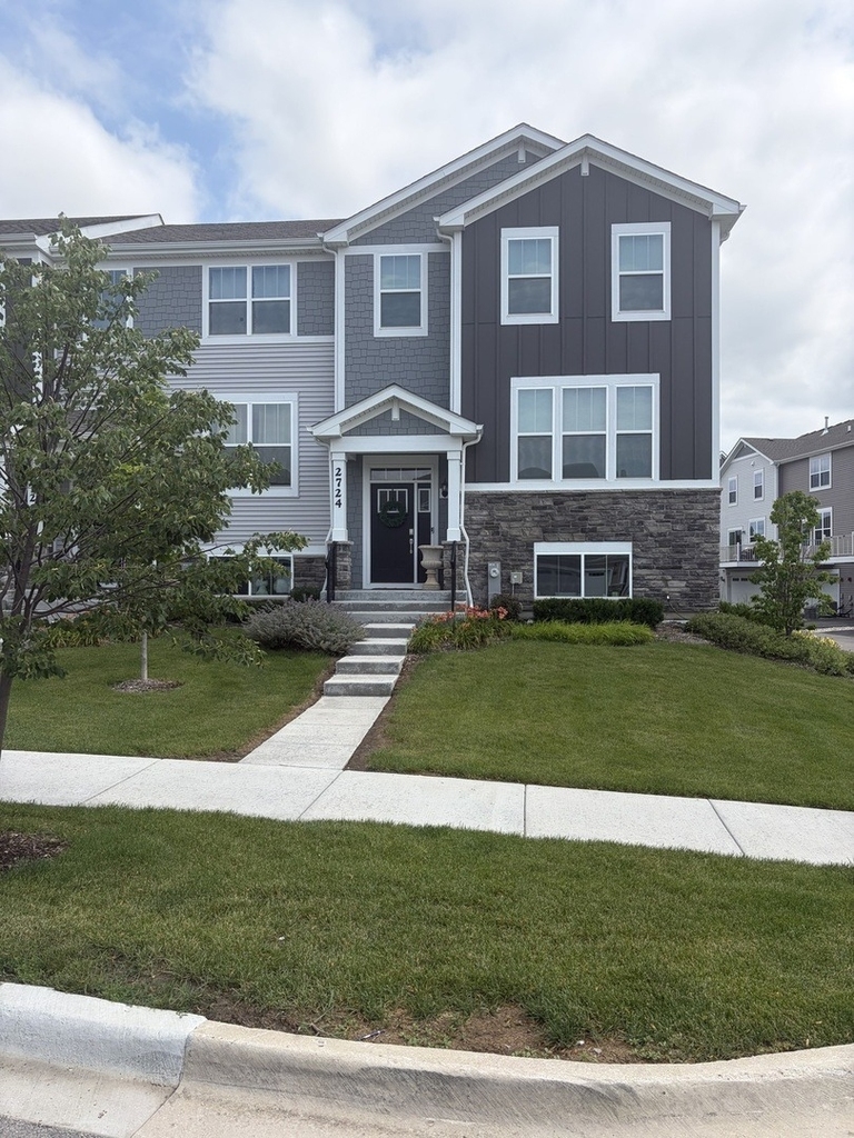 2724 Fieldcrest Drive - Photo 0