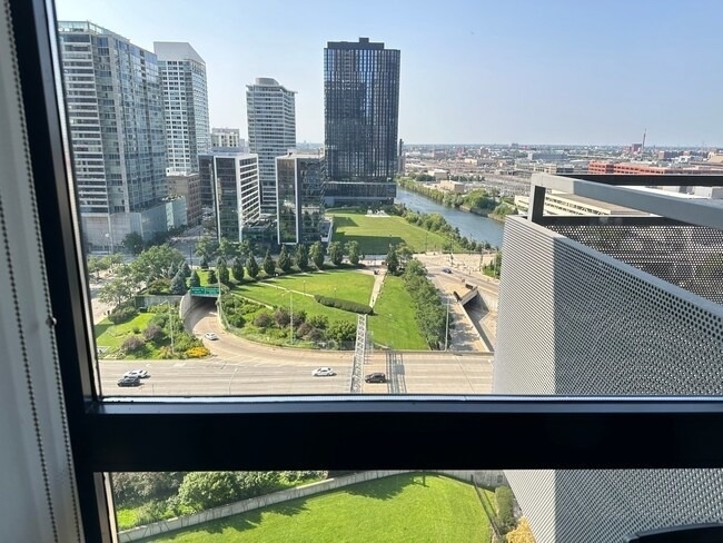 235 W Van Buren Street - Photo 2