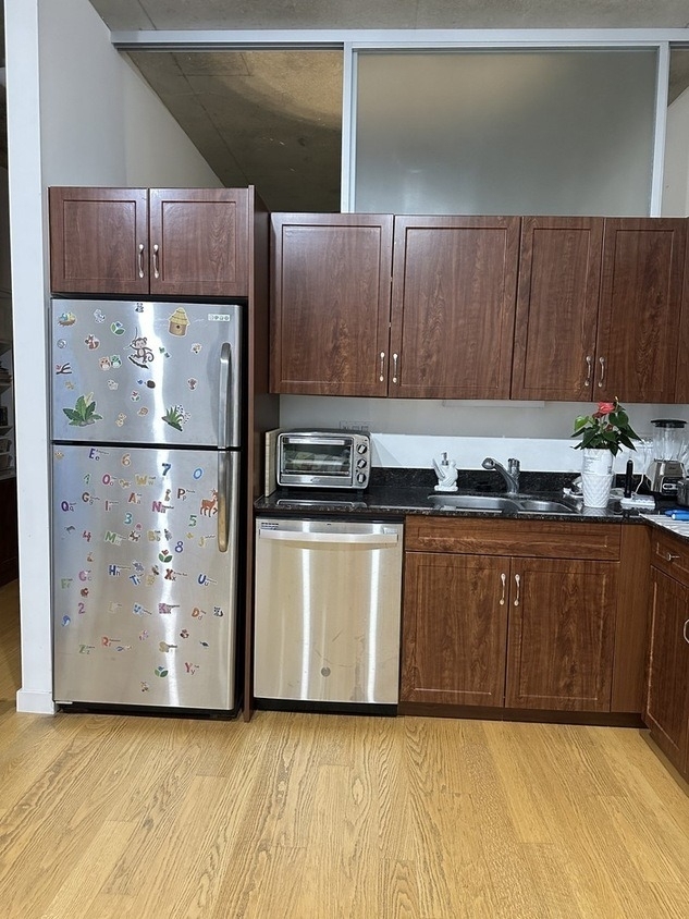 235 W Van Buren Street - Photo 4