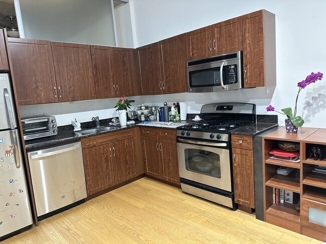 235 W Van Buren Street - Photo 3