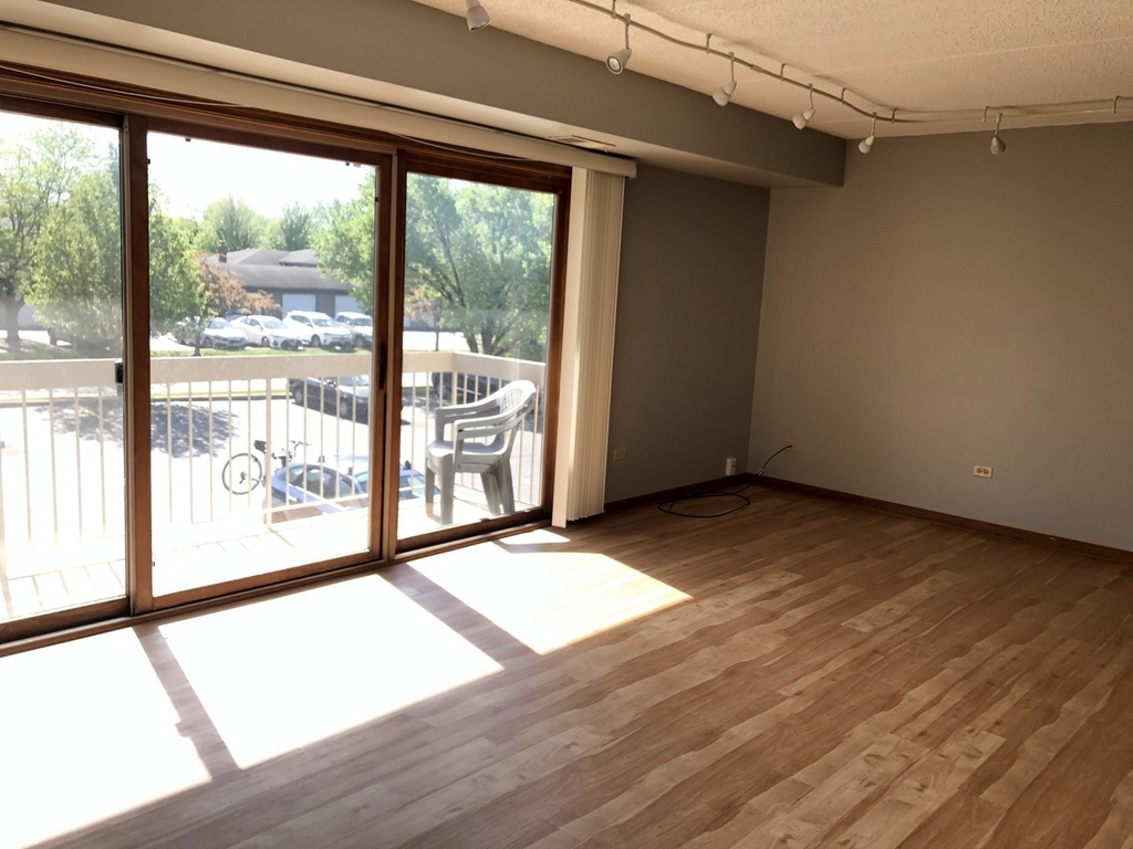 1056 Ashley Court - Photo 2