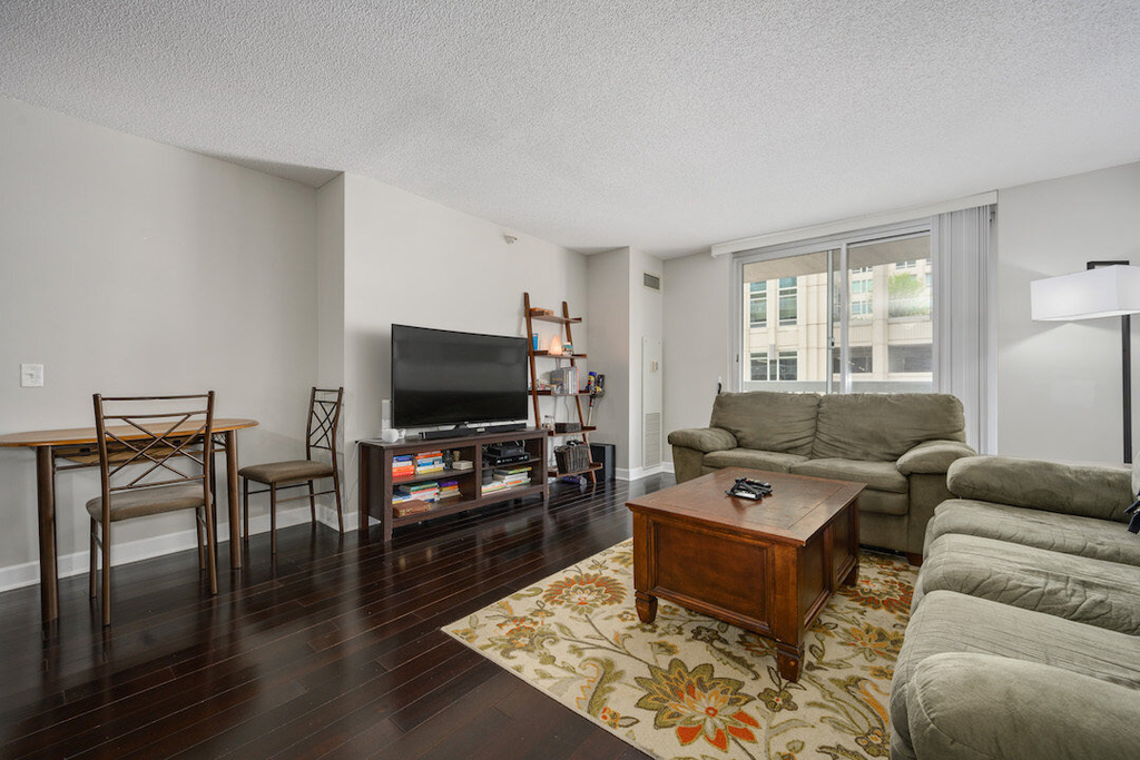 545 N Dearborn Street - Photo 5