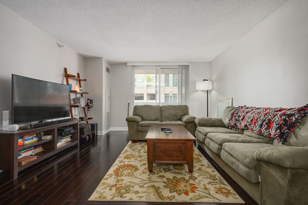 545 N Dearborn Street - Photo 4