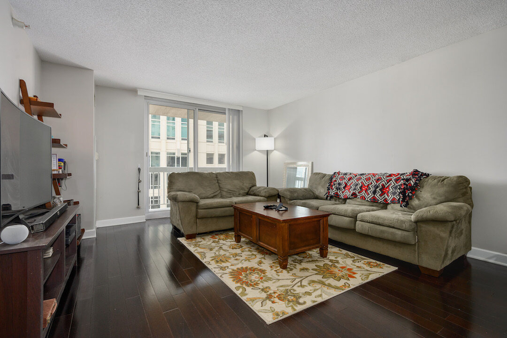 545 N Dearborn Street - Photo 3