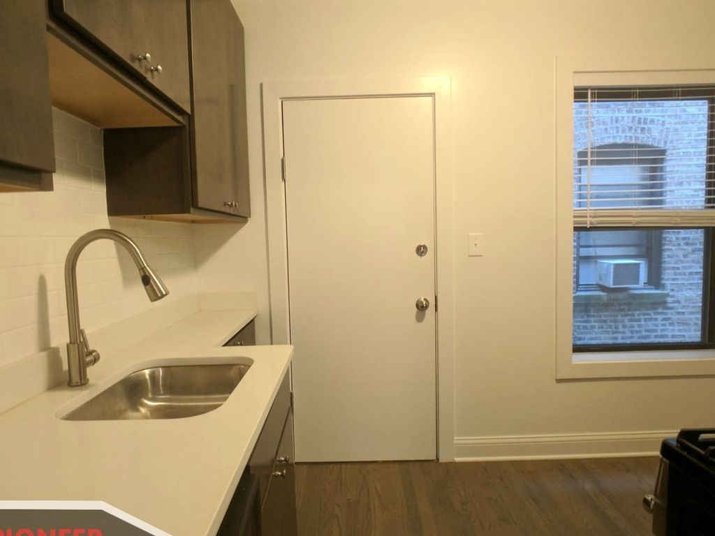 2645 N Spaulding Avenue - Photo 6