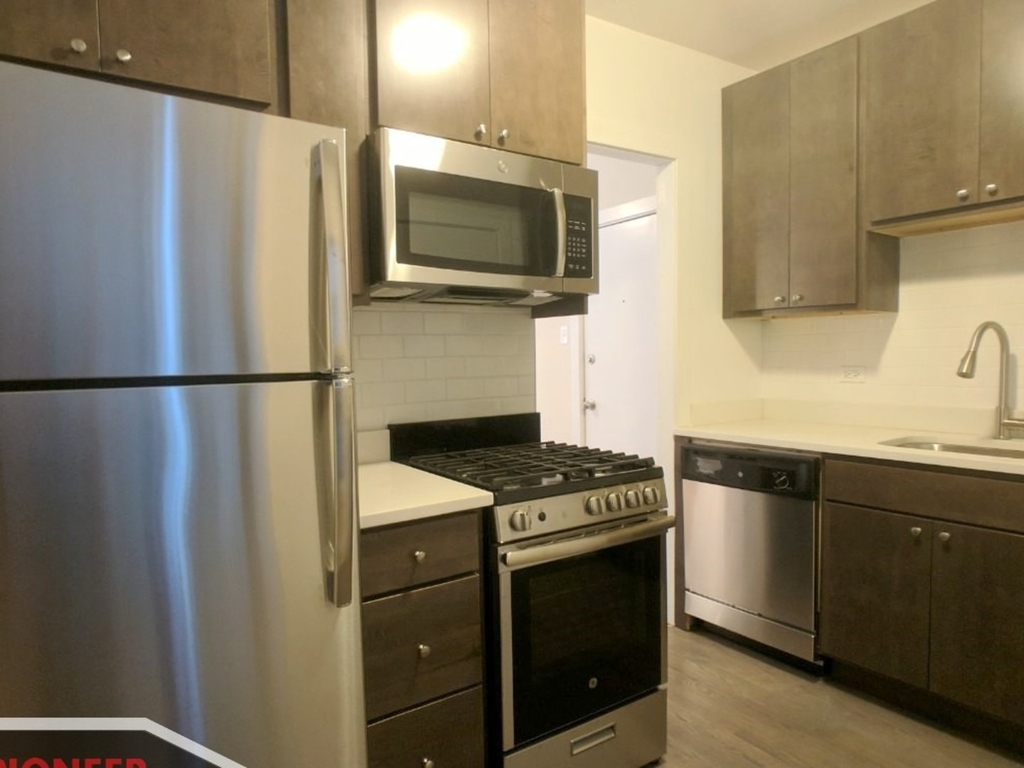 2645 N Spaulding Avenue - Photo 4