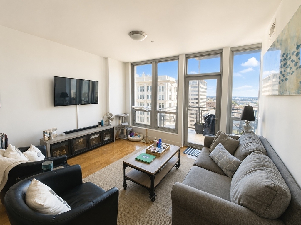 565 W Quincy Street - Photo 5