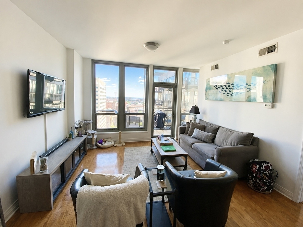 565 W Quincy Street - Photo 2
