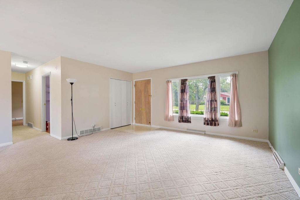 818 Leahy Circle - Photo 3