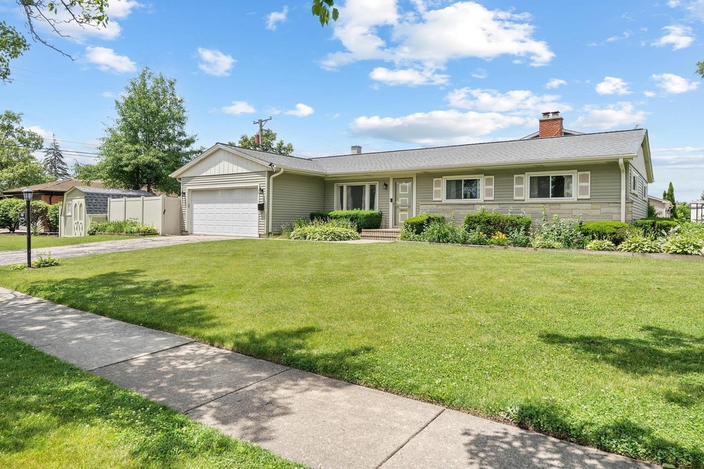 818 Leahy Circle - Photo 0