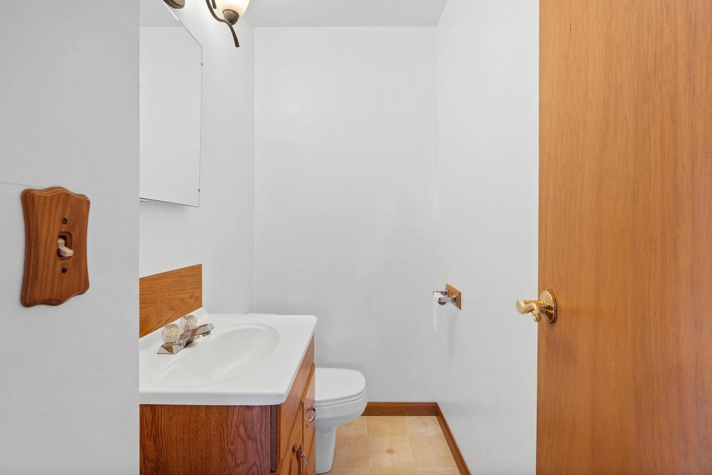 818 Leahy Circle - Photo 19