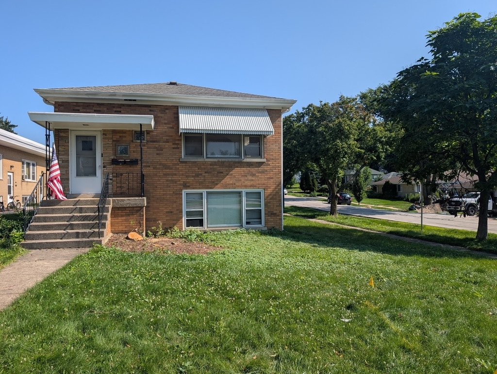 300 Burlington Avenue - Photo 0