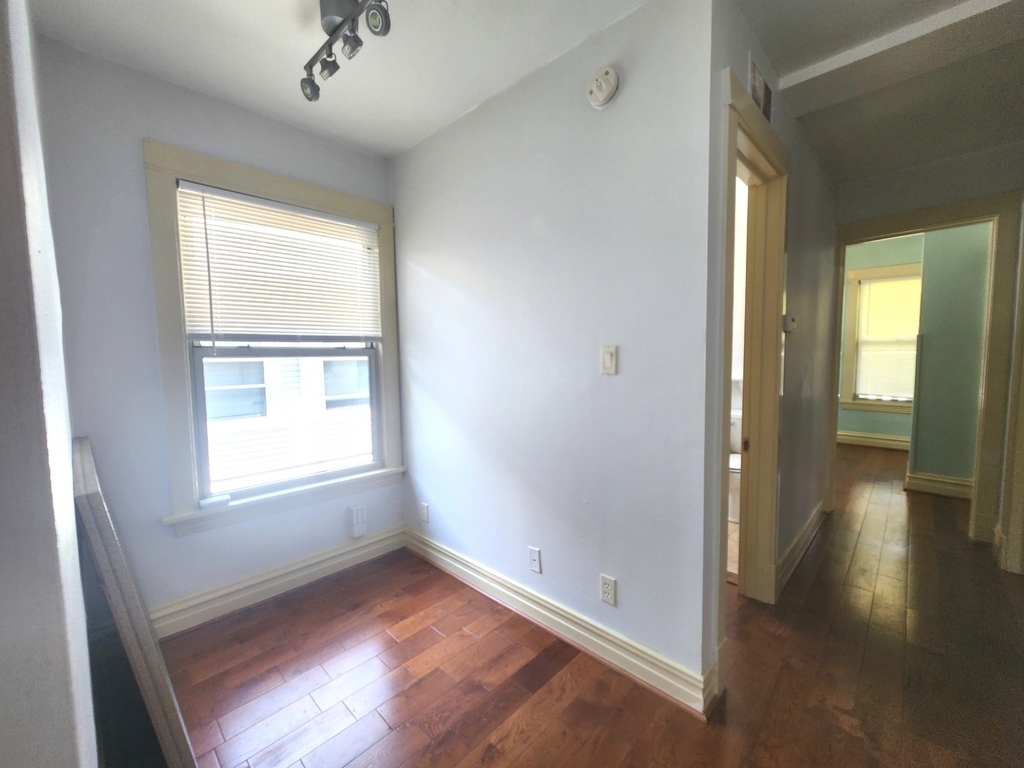 1018 S Maple Avenue - Photo 3