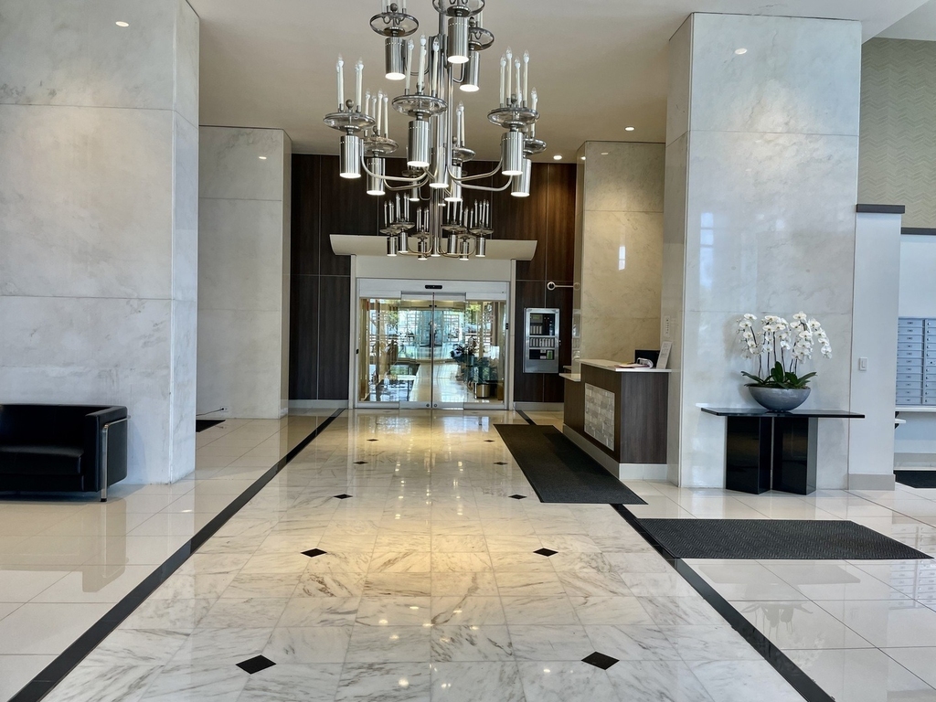 1550 N Lake Shore Drive - Photo 4